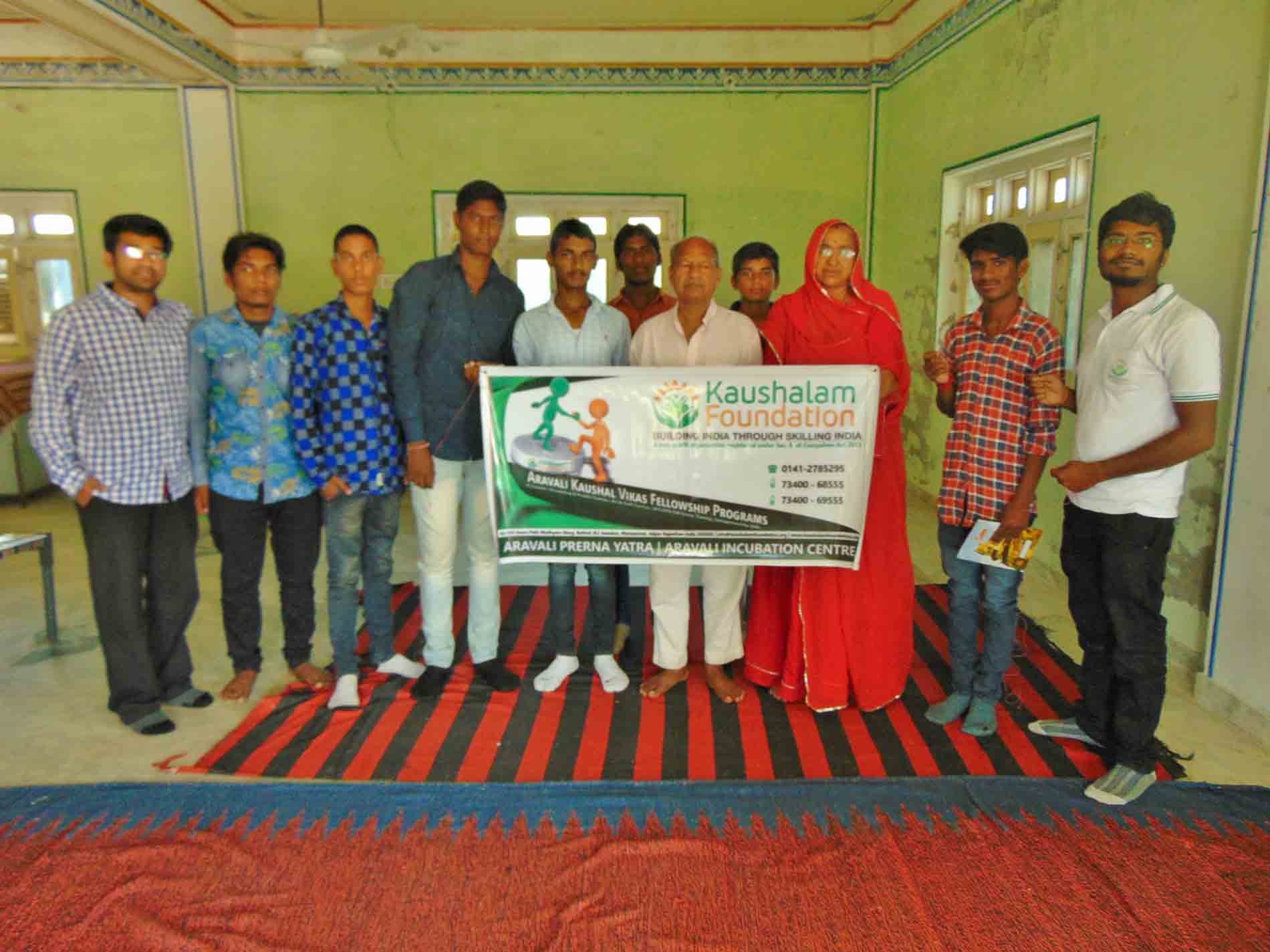 Kaushalam FOundation trainees with Lakshman Singh ji, the grassroots soldeir of Laporiya
